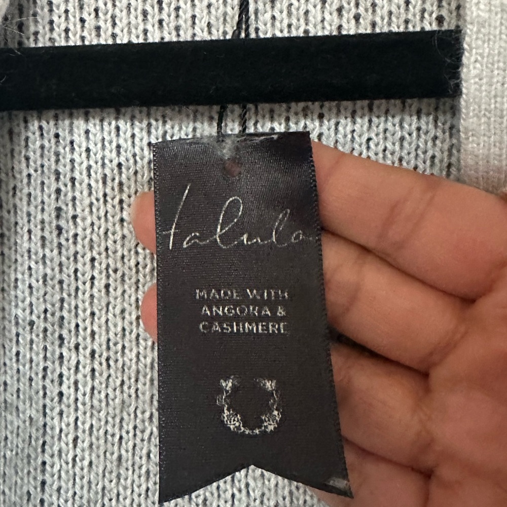 Talula Aritzia Gray and Black Knit Angora Cashmere Cardigan | Sz S | Cozy Layers - Picture 7 of 8